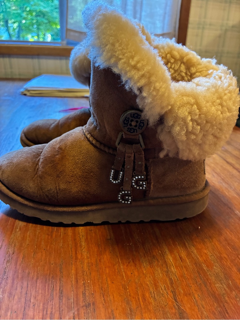 Girls Ugg boots 3